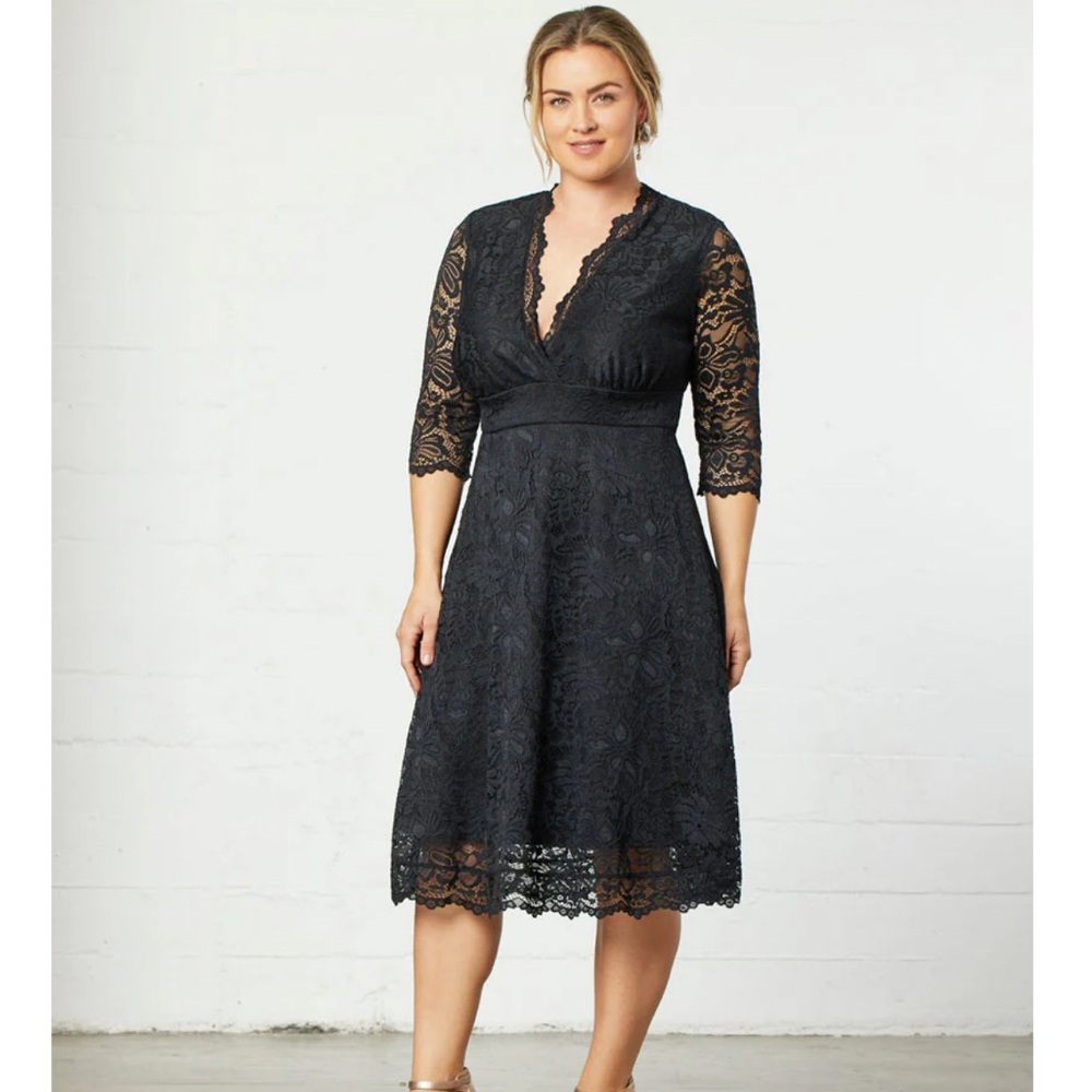 Elegant Black Lace V‑Neck Midi Dress